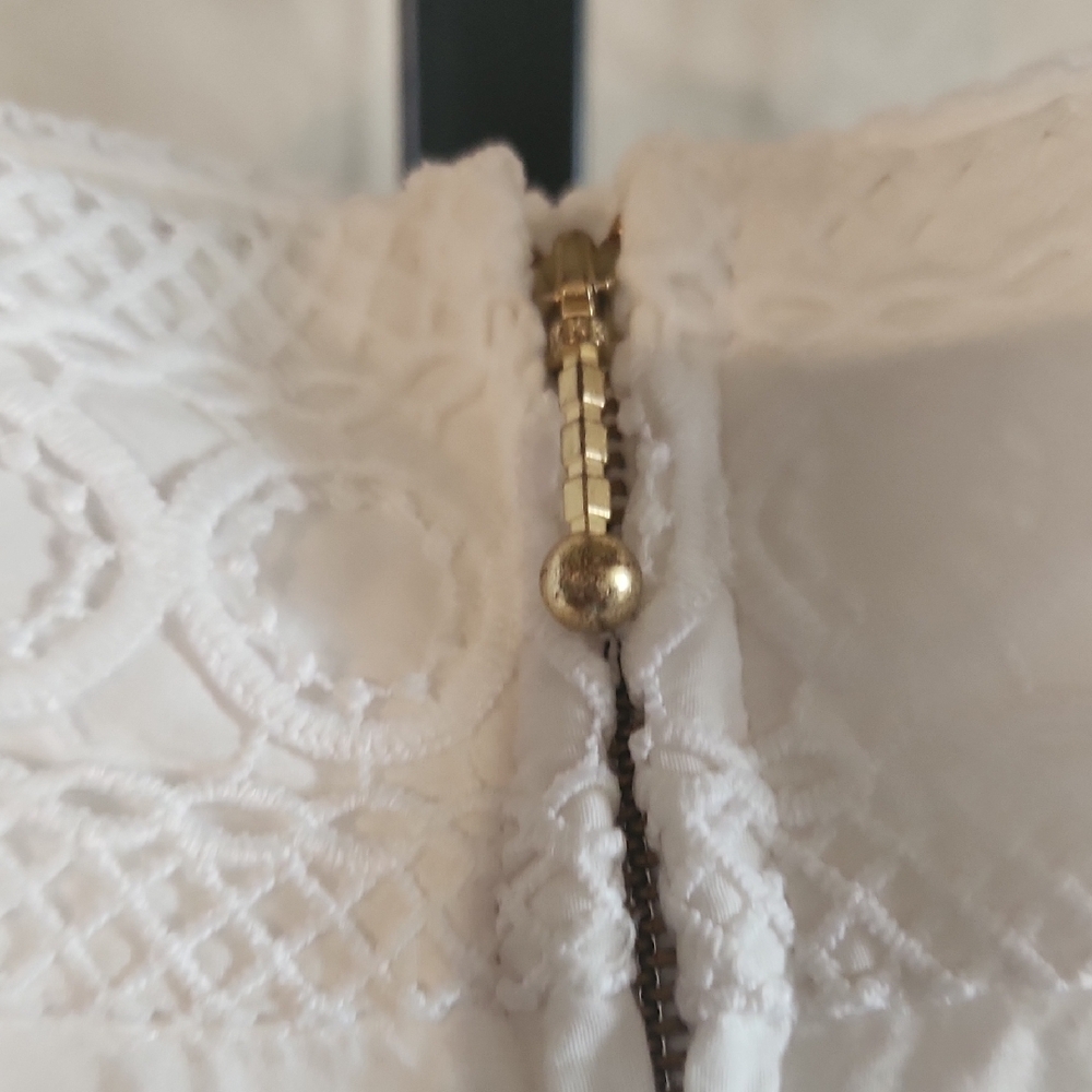 Point Sur Elegant White Lace Trim Skirt - Picture 4 of 6